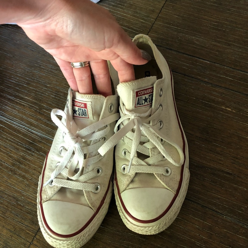 White Converse Low Tops M5/W7
